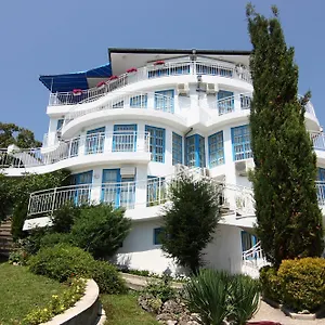 rezervați aici
